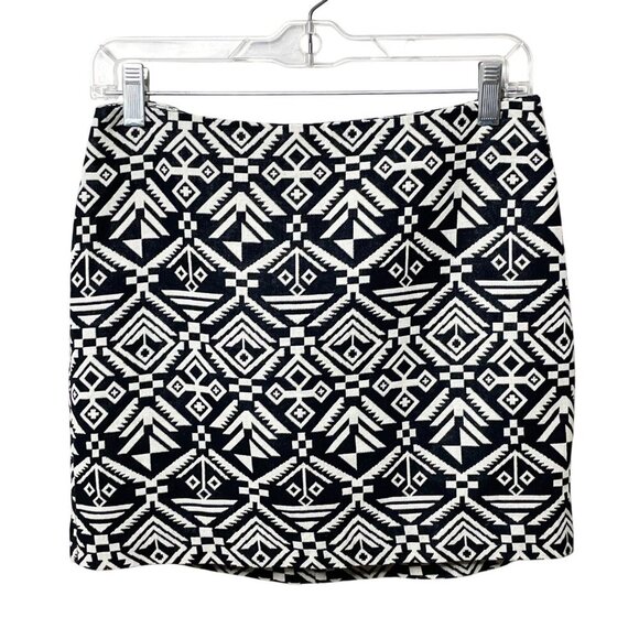 H&M Black and White Aztec/Tribal Print Lined Mini Skirt Women’s Size 6 - Picture 9 of 9